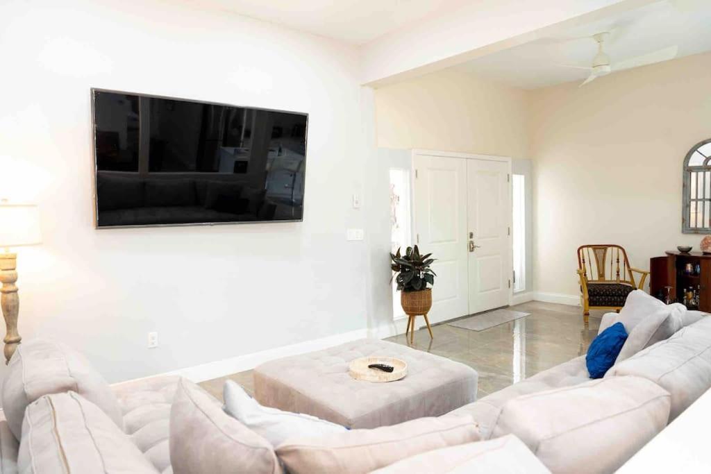 Tampa Bay Oasis Apartment Tarpon Springs Exterior photo